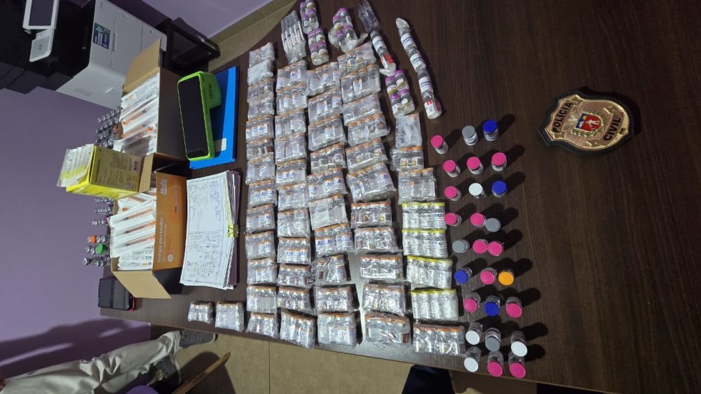 Imagem referente a PCPR prende quatro pessoas por venda ilegal de medicamentos em Ribeirão Claro