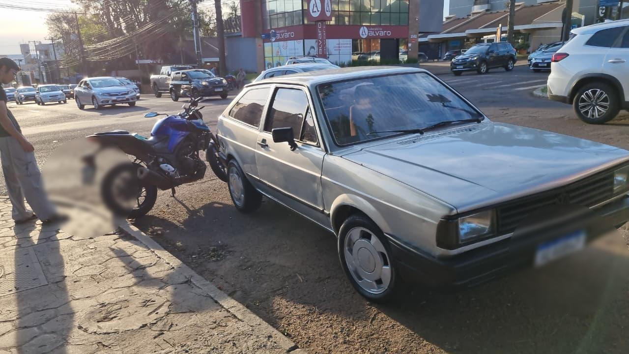 Acidente em Cascavel deixa motociclista ferido no cruzamento das ruas Vitória e Pio XII