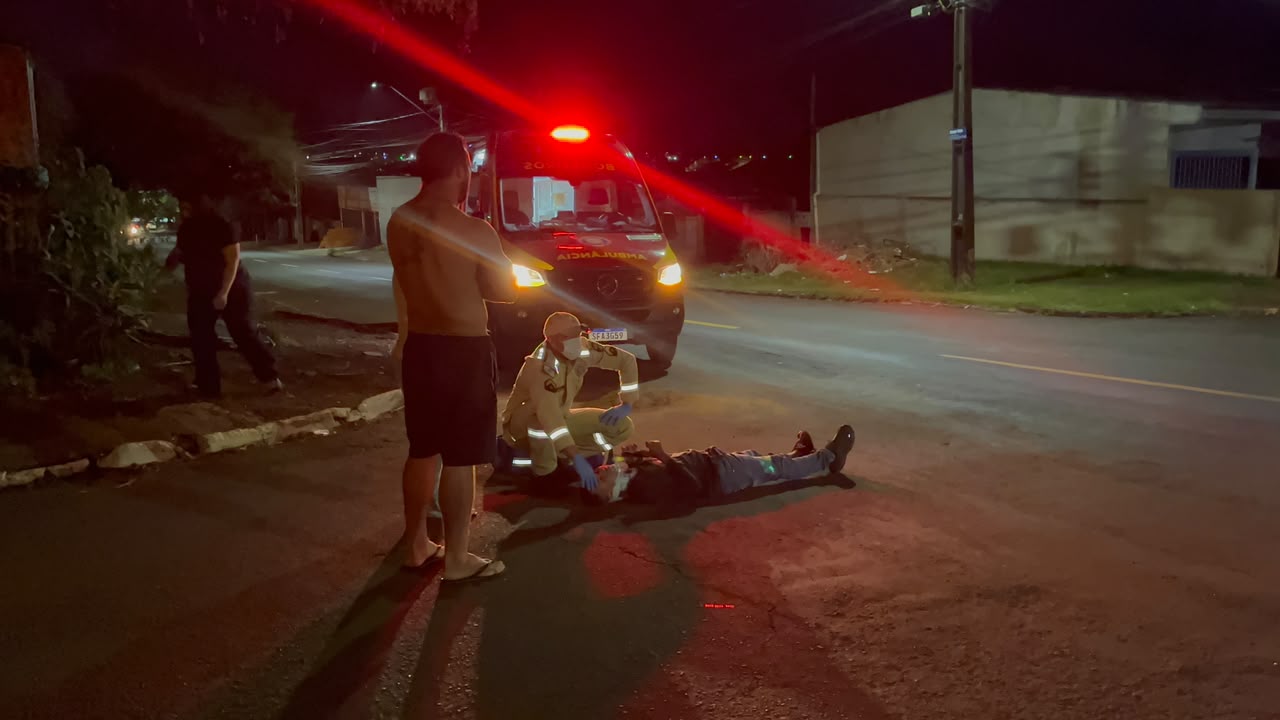 Motorista foge após bater em motociclista que estava trabalhando em Cascavel