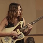 Imagem relativa a Gabi Terra é destaque do reality Duelo de Guitarras na TV Brasil