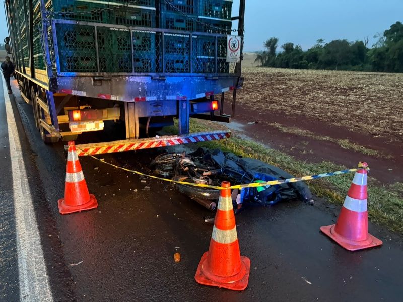 Imagem referente a Homem de 28 anos morre em colisão entre moto e caminhão na BR-163