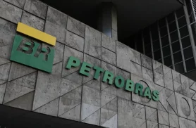 Petrobras batiza primeiro navio a navegar com tripulação 100% feminina