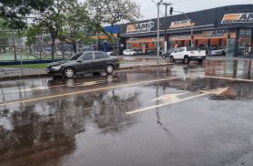 Strada e Vectra se envolvem em colisão na Avenida Brasil
