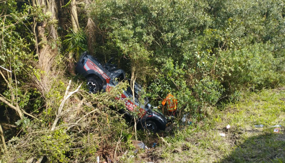 Homem morre e outro fica gravemente ferido após acidente na BR-376 Imagem referente a Homem morre e outro fica gravemente ferido após acidente na BR-376