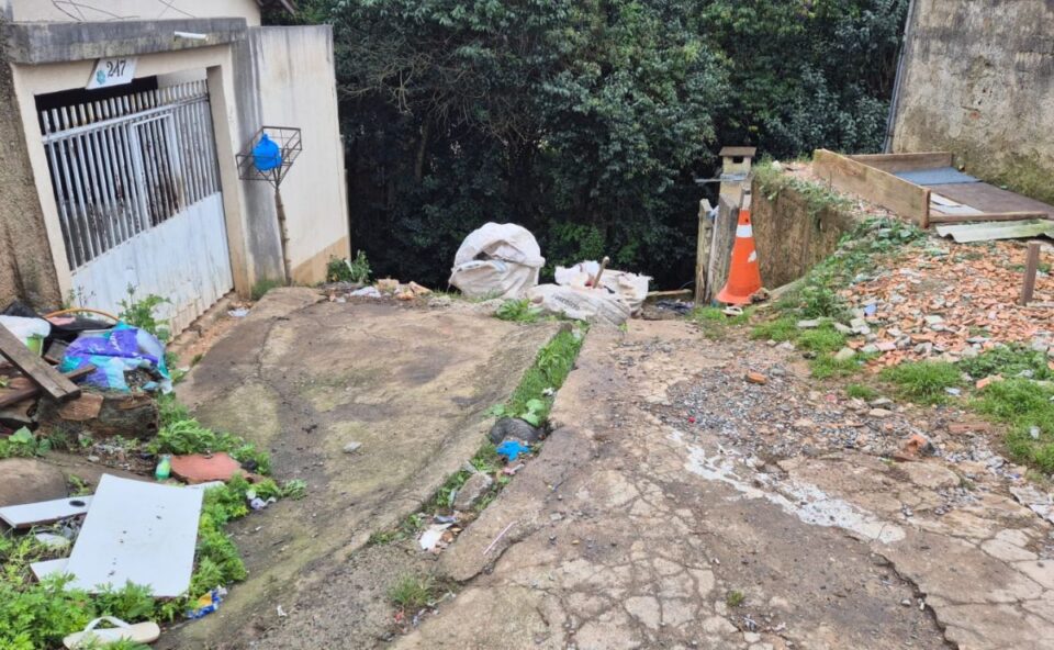 Imagem referente a Moradores ouvem sete disparos e homem é encontrado morto no Abranches, em Curitiba