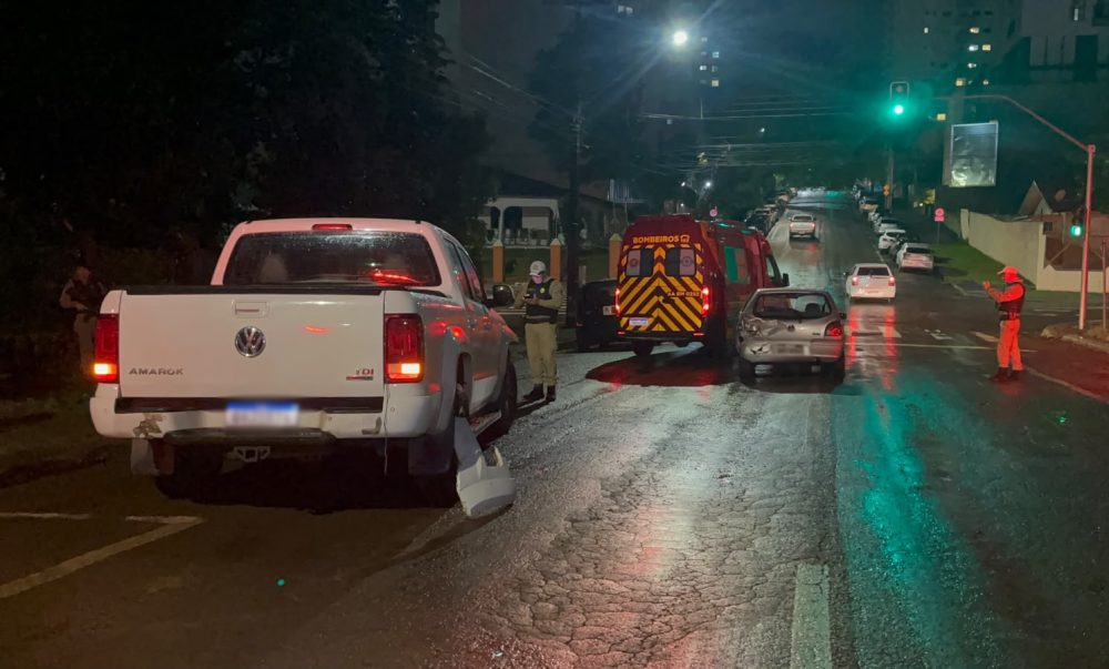 Imagem referente a Acidente no Centro de Cascavel envolve três veículos e mobiliza Siate e PM