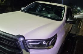 Hilux furtada é encontrada abandonada com marcas de tiros após fuga de abordagem policial em Cascavel