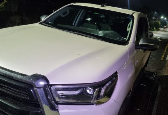 Hilux furtada é encontrada abandonada com marcas de tiros após fuga de abordagem policial em Cascavel Hilux furtada é encontrada abandonada com marcas de tiros após fuga de abordagem policial em Cascavel