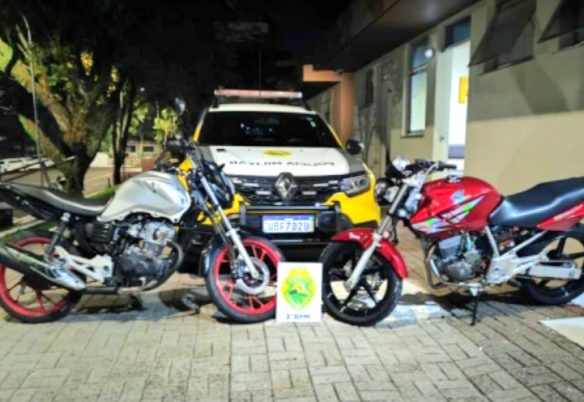 Motociclistas tentam fugir da PM e terminam com motos recolhidas no Bairro Veneza