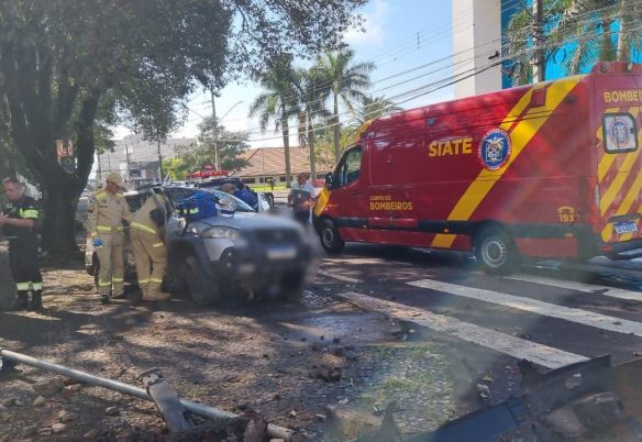 Acidente entre Audi e Palio é registrado em frente ao Teatro e motorista embriagado é preso