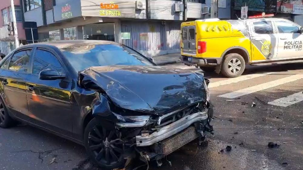 Motorista é autuado por lesão corporal culposa, omissão de socorro, embriaguez e por fugir do local de acidente no Centro Imagem referente a Motorista é autuado por lesão corporal culposa, omissão de socorro, embriaguez e por fugir do local de acidente no Centro