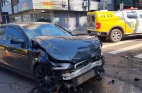 Motorista é autuado por lesão corporal culposa, omissão de socorro, embriaguez e por fugir do local de acidente no Centro Motorista é autuado por lesão corporal culposa, omissão de socorro, embriaguez e por fugir do local de acidente no Centro