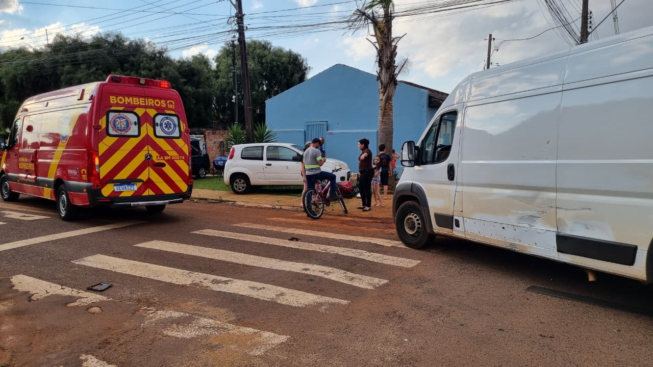 Duas pessoas ficam feridas em colisão entre carro e motocicleta em Cascavel