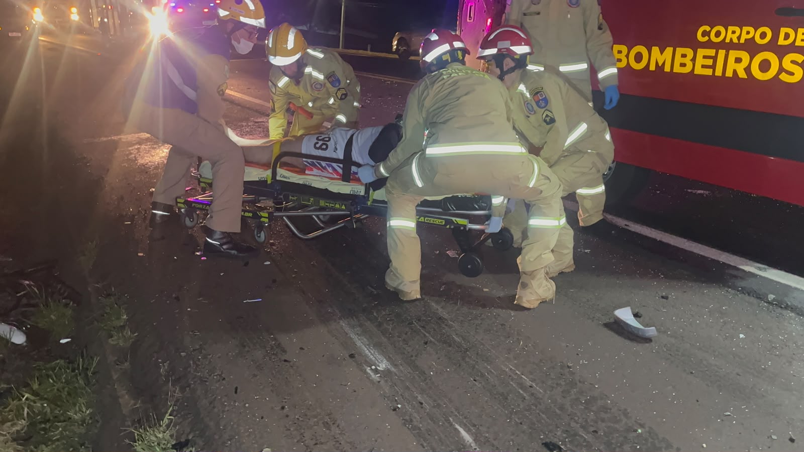 Dois ficam feridos em acidente de trânsito na rodovia BR-277