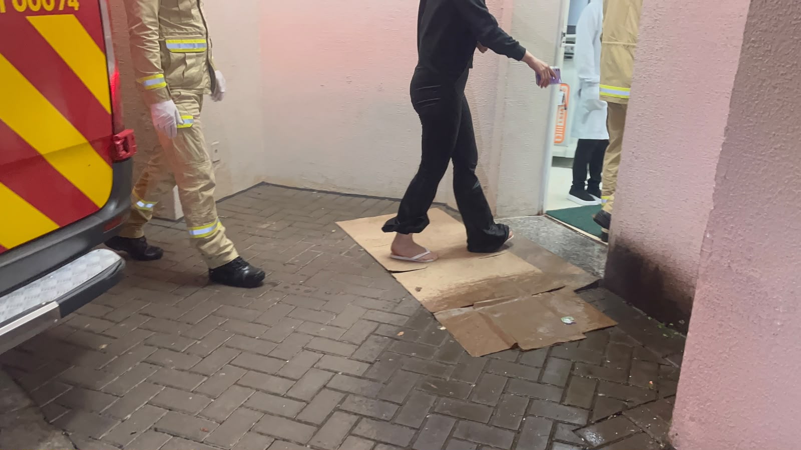 Jovem fica ferida em acidente na Avenida Pombo Correio