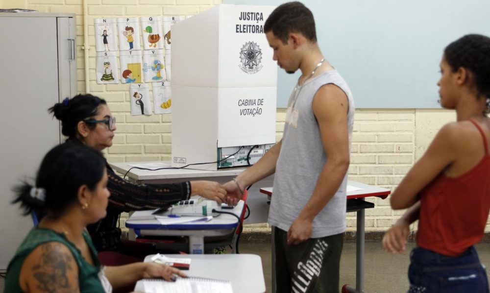 Imagem referente a Caminhos da Reportagem: importância do voto para jovens e idosos