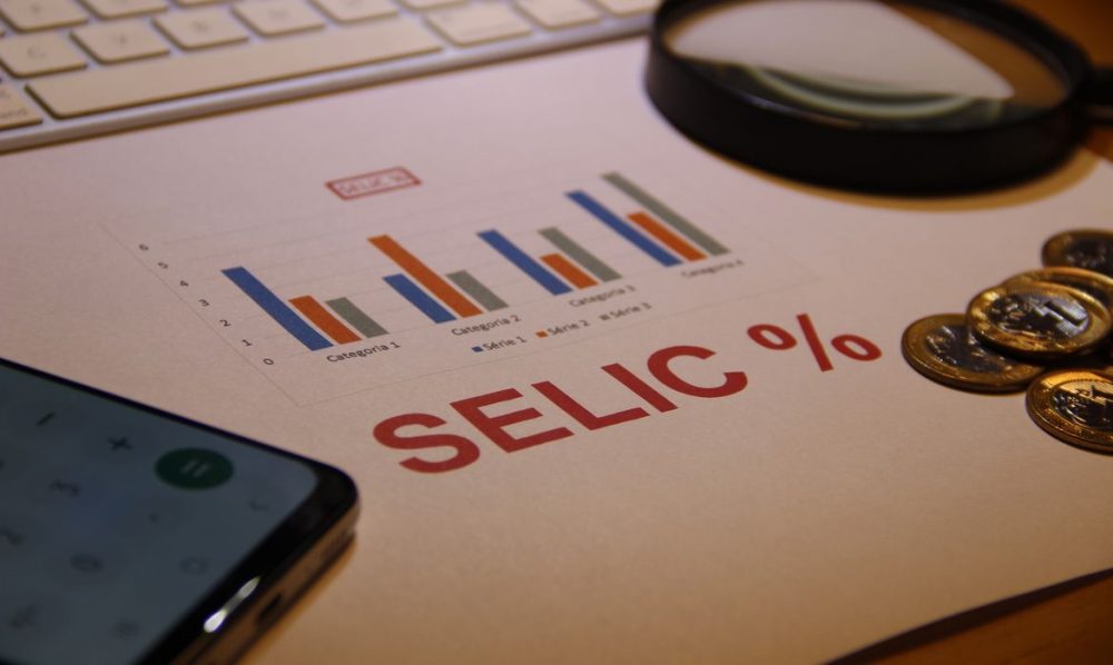 Mercado reduz projeção da Selic para 13,50% Imagem referente a Mercado reduz projeção da Selic para 13,50%