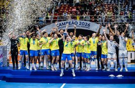 Atletas do Stein Cascavel Futsal retornam ao Brasil após tetracampeonato no Sul-Americano Sub-20