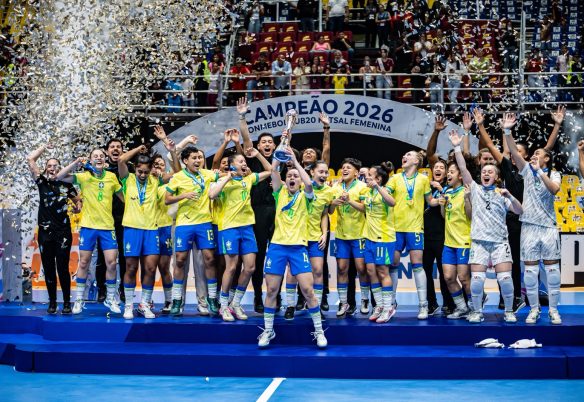 Atletas do Stein Cascavel Futsal retornam ao Brasil após tetracampeonato no Sul-Americano Sub-20