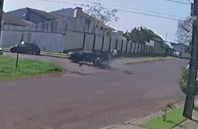 Vídeo mostra gravíssimo acidente entre Kawasaki e Range Rover em Cascavel
