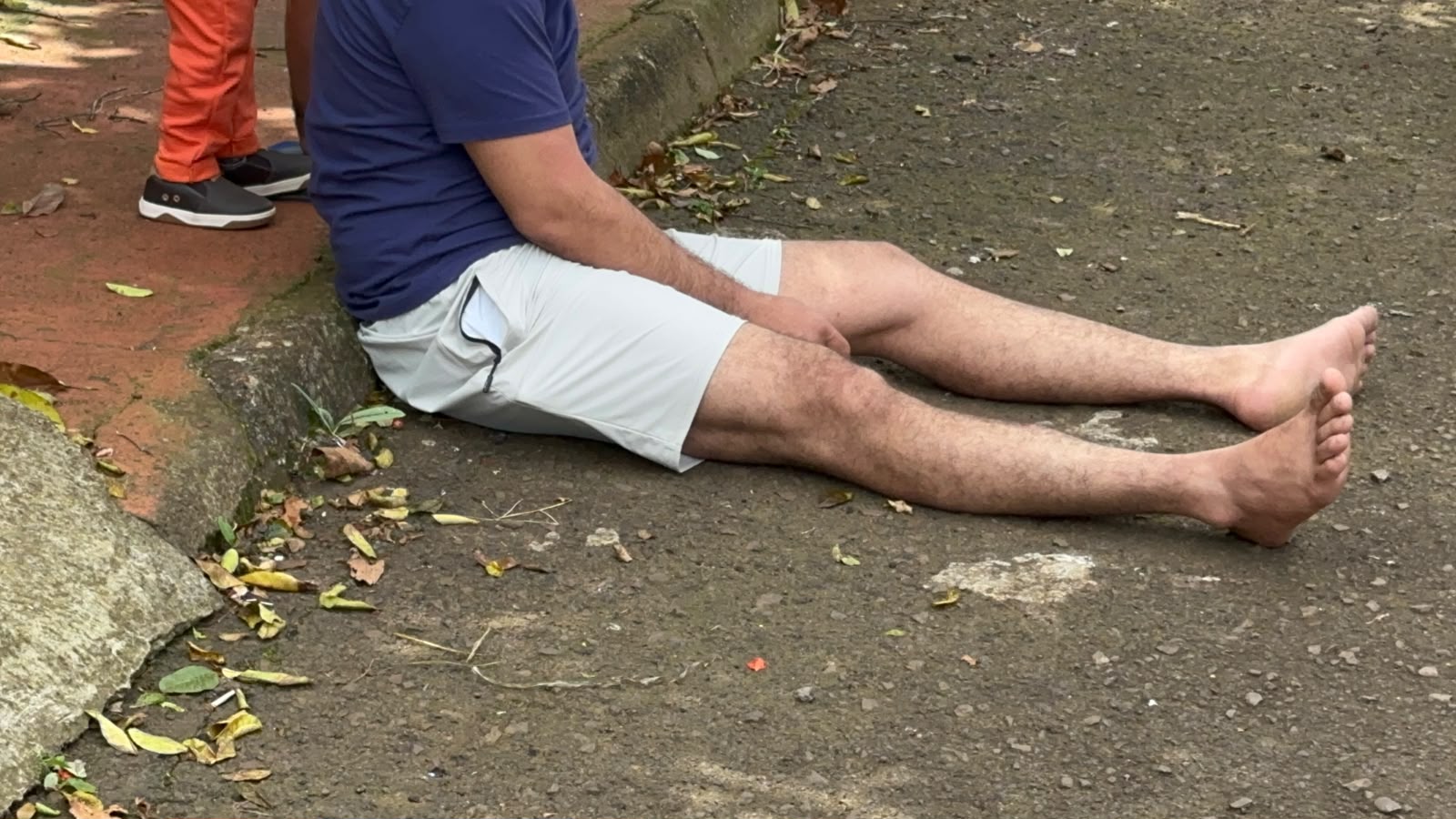 Acidente em Cascavel deixa motociclista ferido após batida contra lixeira no Conjunto Bela Vista