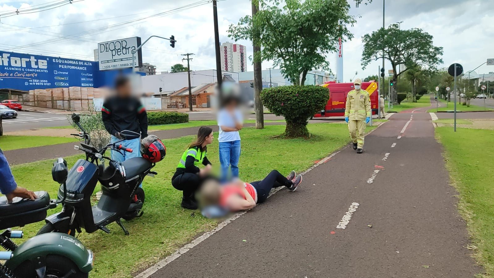 Idosa é atropelada por patinete elétrico na Avenida Tancredo Neves