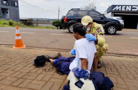 Acidente em Cascavel deixa jovem ferido após colisão entre Palio e veículo elétrico