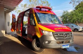 Jovem cai de moto elétrica no Riviera e fica ferida Jovem cai de moto elétrica no Riviera e fica ferida
