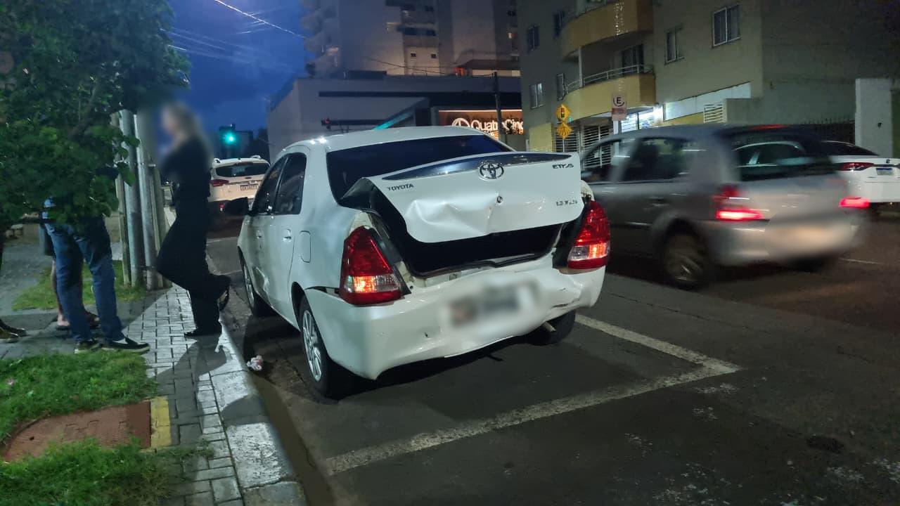 Engavetamento no Centro de Cascavel: colisão na Rua Manoel Ribas envolve três veículos