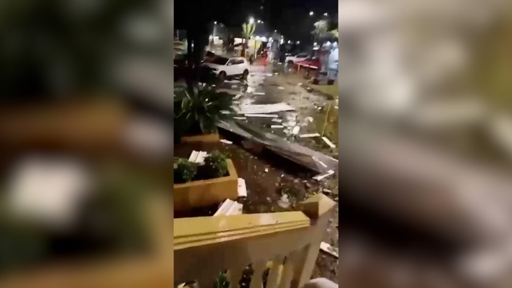 Imagem referente a Rajadas de vento ultrapassam 120 km/h durante temporal no Paraná; veja os registros