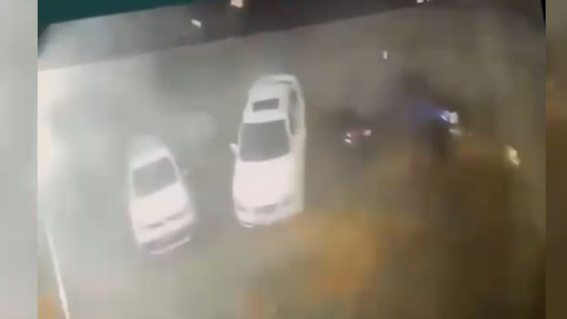 Impressionante: Veja o momento que o vento levanta um carro durante uma tempestade