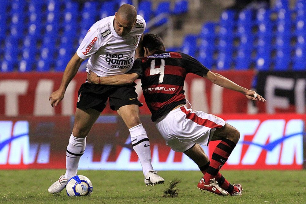 Ronaldo Fenômeno faz aniversário duas vezes e até a certidão precisou driblar o calendário Imagem referente a Ronaldo Fenômeno faz aniversário duas vezes e até a certidão precisou driblar o calendário