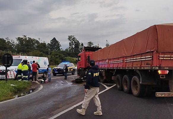 PRF detalha acidente entre moto e carreta na BR-277 em Cascavel