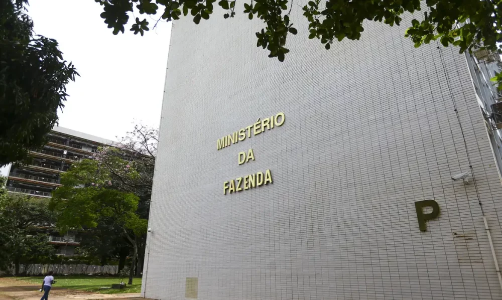 Imagem referente a Governo reduz projeção do PIB para 2% em 2026 e 2,3% em 2027