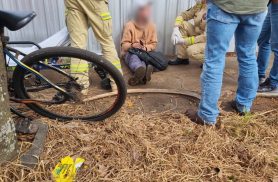 Ciclista fica ferido em acidente na Rua Antonina, em Cascavel Ciclista fica ferido em acidente na Rua Antonina, em Cascavel