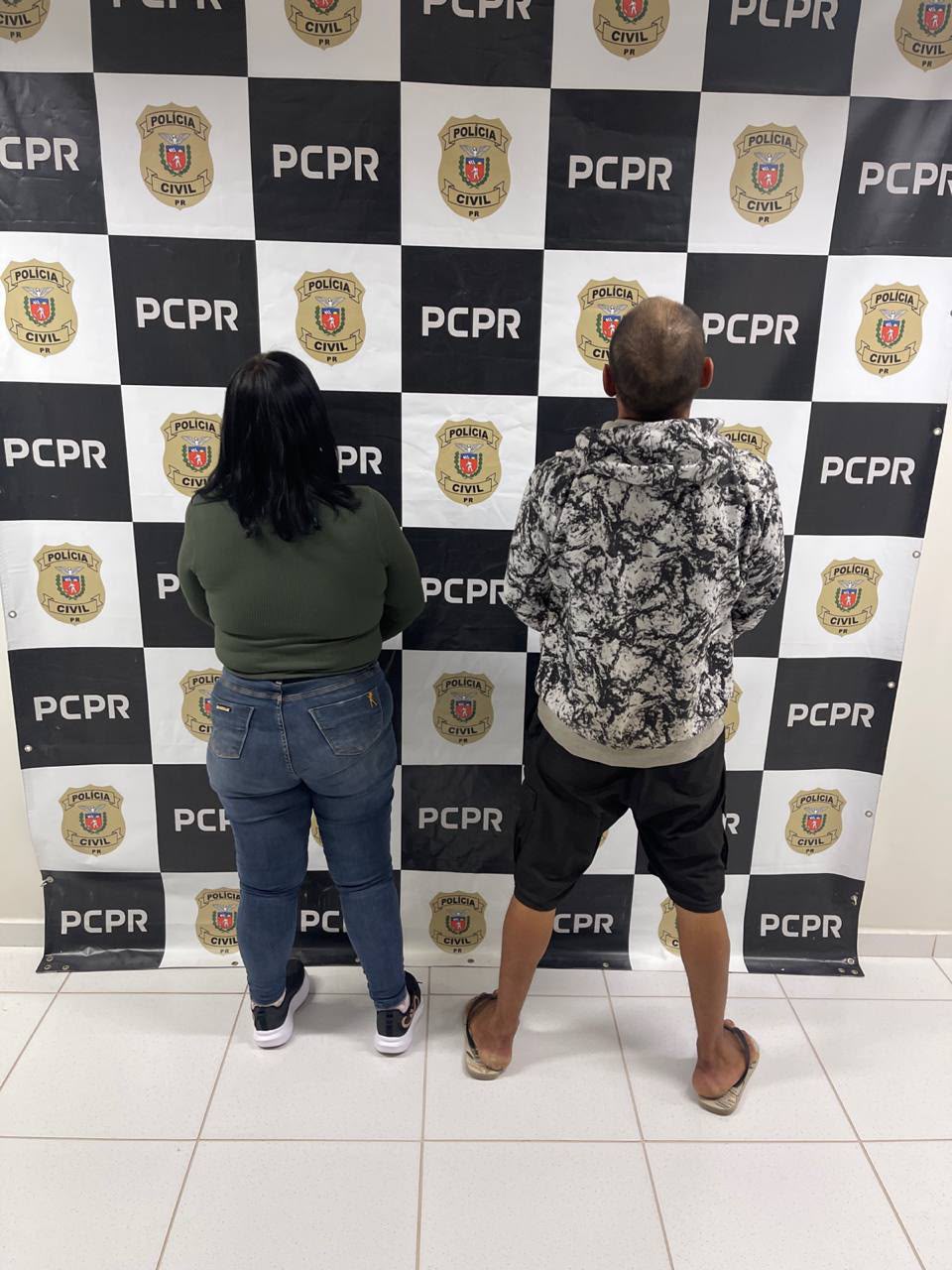 No amor e na droga: casal é preso por tráfico na região central de Cascavel Imagem referente a No amor e na droga: casal é preso por tráfico na região central de Cascavel