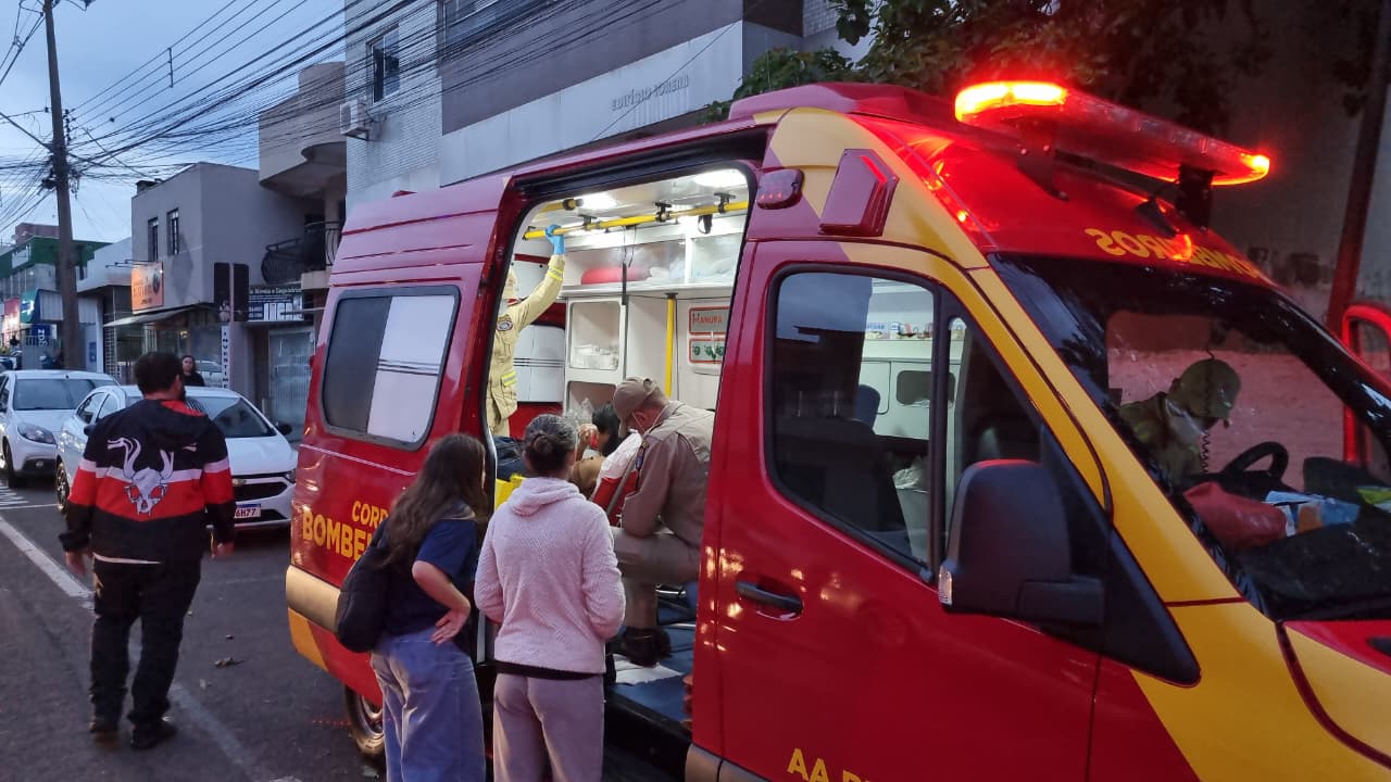 Pedestre fica ferida após ser atropelada por motocicleta no bairro Alto Alegre