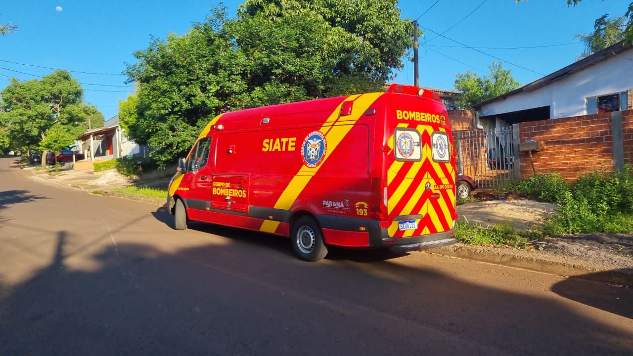Mulher sofre queda em casa e fica ferida