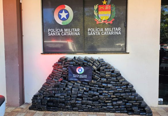 Polícia Militar prende dois homens com 250 kg de maconha na Rua Tiradentes, em São Lourenço do Oeste