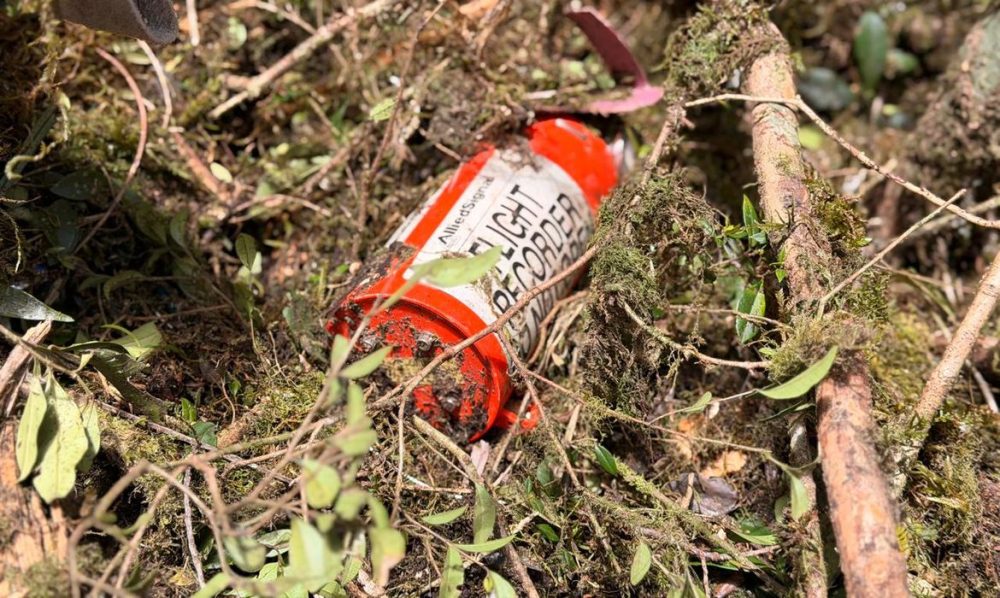 Imagem referente a Cenipa recupera caixa-preta de helicóptero que levava cantor Rick