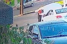 Câmera flagra acidente que deixou homem com a perna prensada em Cascavel