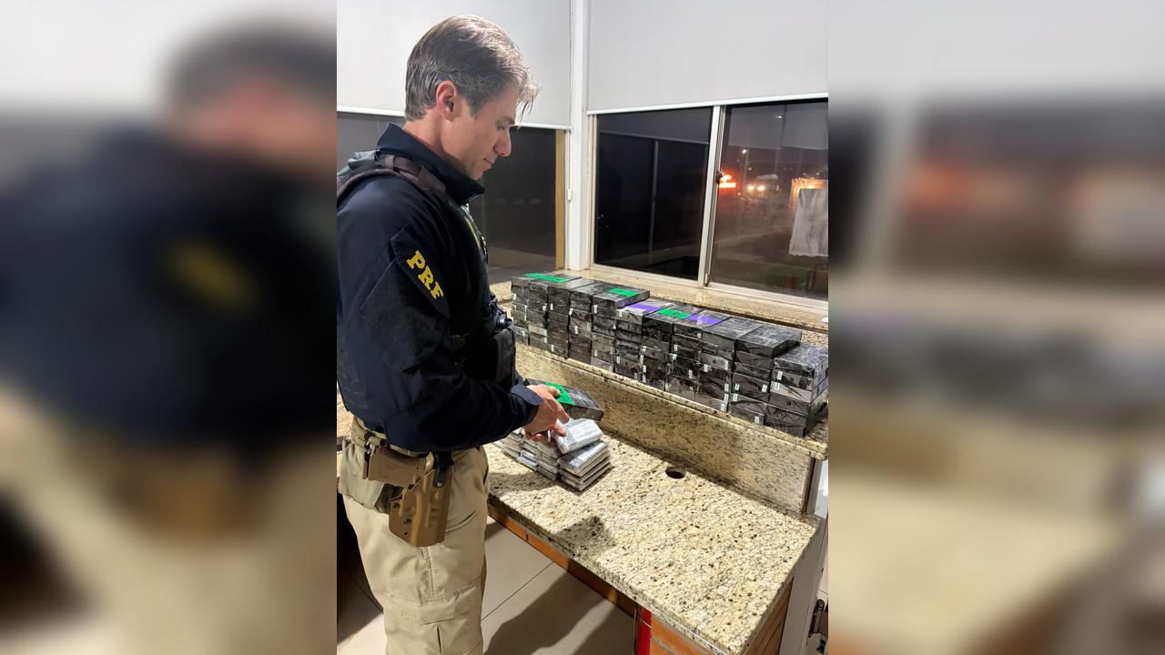 PRF apreende 143 iPhones escondidos em carro na BR-277, em Medianeira