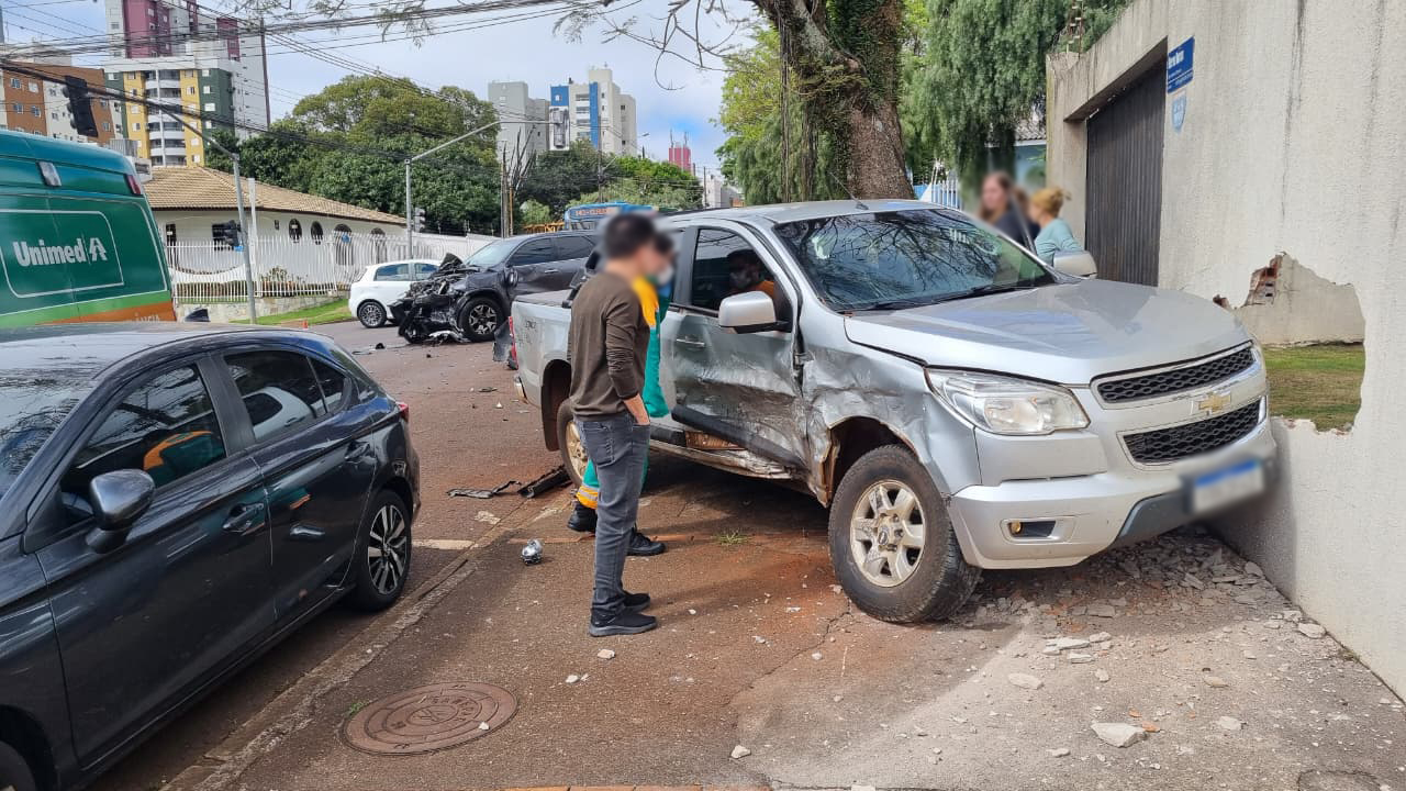 Acidente entre SW4 e S10 deixa vítimas na região central de Cascavel