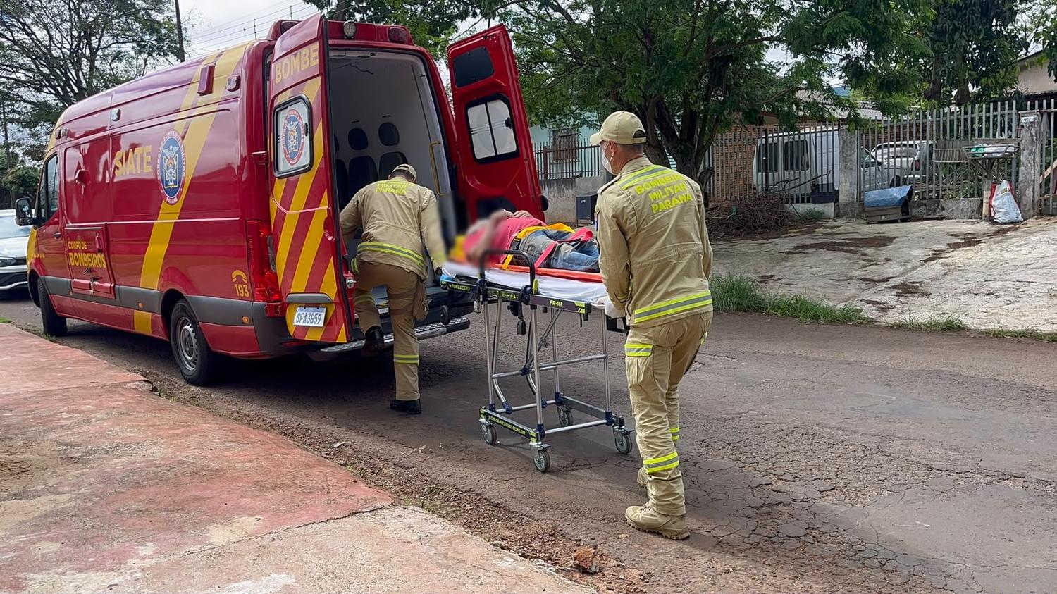 Idoso fica ferido ao cair de escada no Cascavel Velho