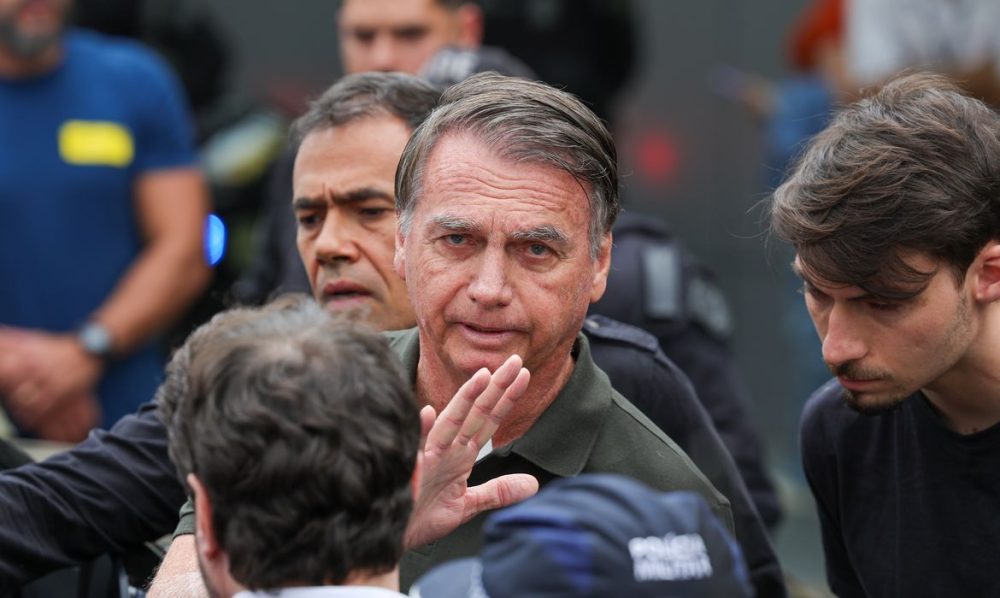 Imagem referente a Trama golpista: defesa de Bolsonaro desiste de suspensão da pena