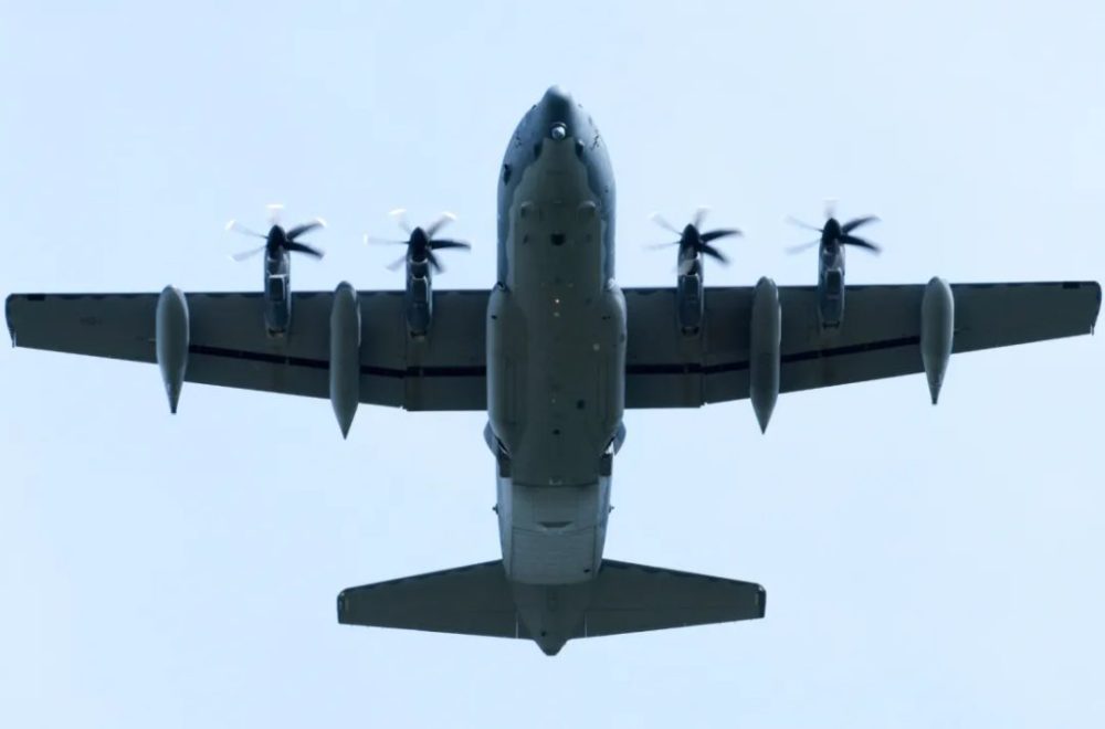 Imagem referente a Avião que prendeu Maduro pousa em base aérea brasileira