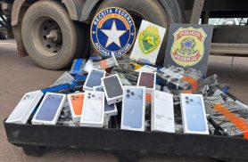 Fundo falso em caminhão escondia R$ 1,5 milhão em celulares na BR-277