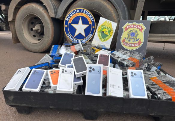 Fundo falso em caminhão escondia R$ 1,5 milhão em celulares na BR-277
