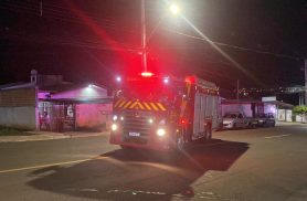 Celta começa a soltar fumaça e princípio de incêndio mobiliza Bombeiros em Cascavel