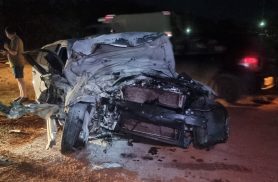 Milagre na 369 em Cascavel: Após forte impacto entre BMW e carreta, condutor de automóvel sai ileso